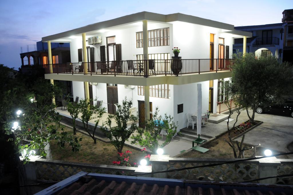 Guest House Smajlaga Ulcinj Esterno foto