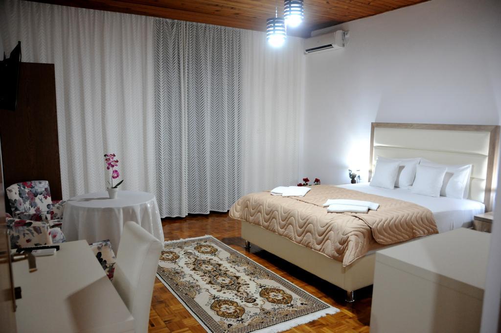 Guest House Smajlaga Ulcinj Esterno foto
