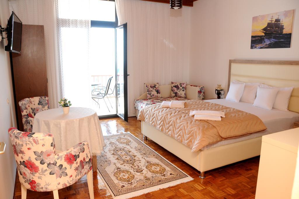 Guest House Smajlaga Ulcinj Esterno foto