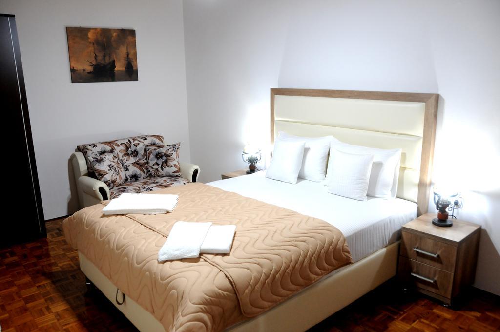 Guest House Smajlaga Ulcinj Esterno foto