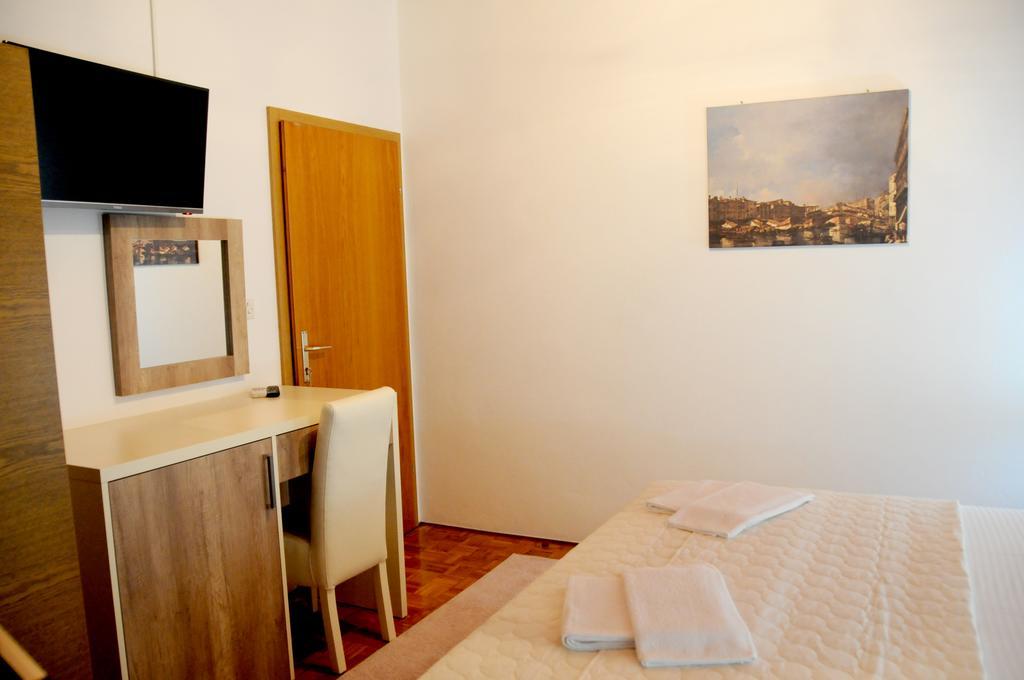 Guest House Smajlaga Ulcinj Esterno foto