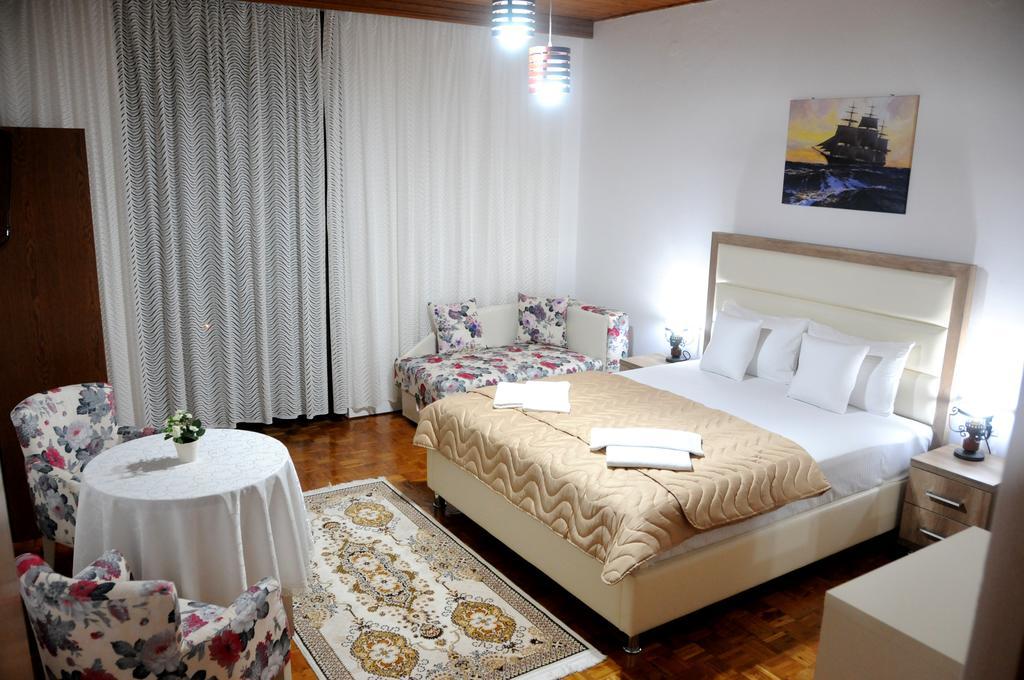 Guest House Smajlaga Ulcinj Esterno foto