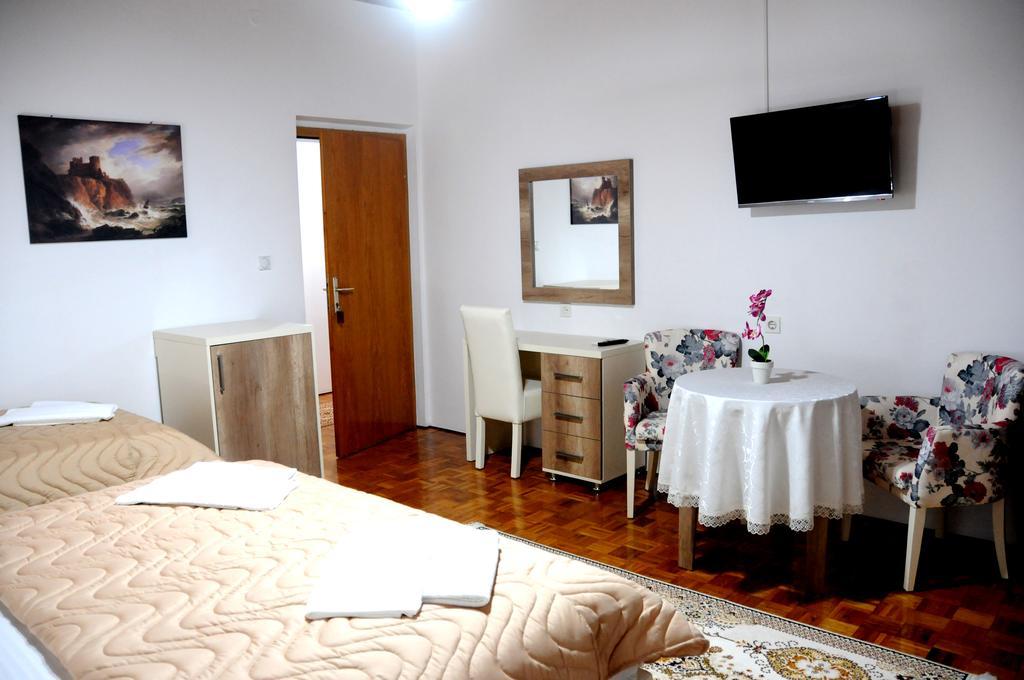 Guest House Smajlaga Ulcinj Esterno foto