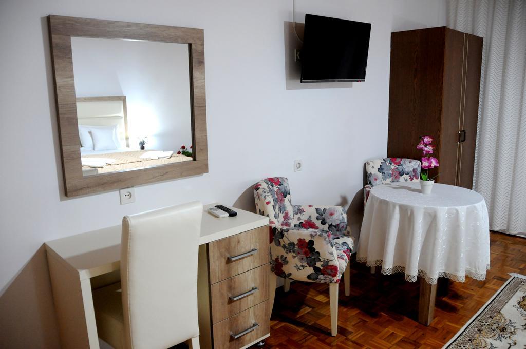 Guest House Smajlaga Ulcinj Esterno foto
