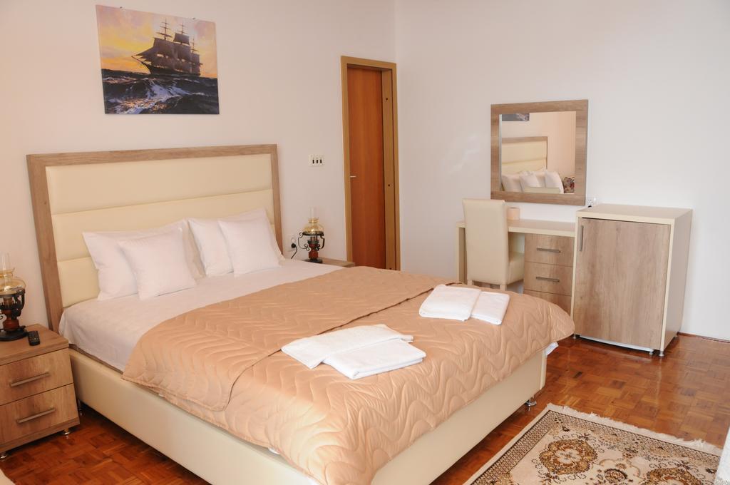 Guest House Smajlaga Ulcinj Esterno foto